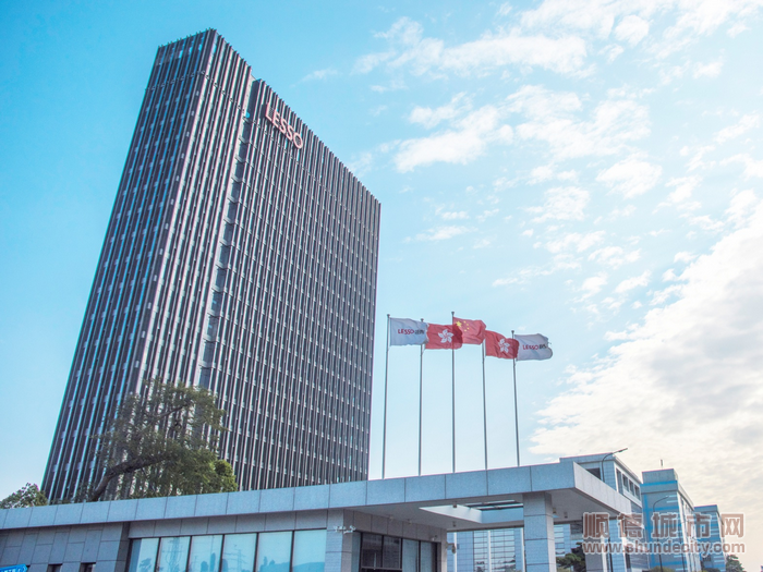 以龍頭企業(yè)為引領(lǐng)，推動企業(yè)數(shù)字化、智能化轉(zhuǎn)型。_1.png
