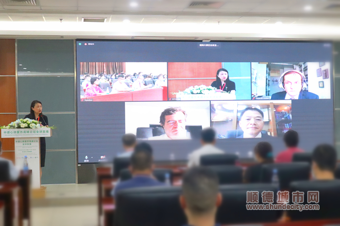 中德兩國專家直播連線，圍繞心肺復蘇相關問題展開國際討論.jpg