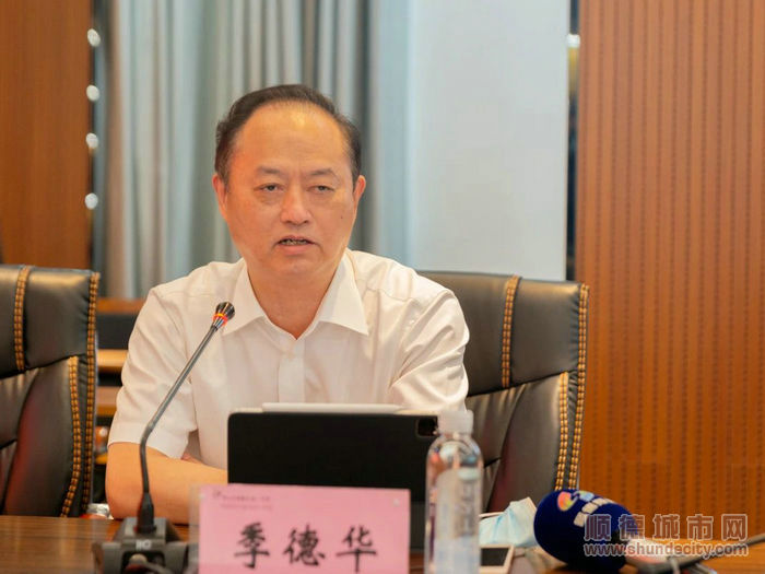順德國華紀念中學校長季德華強調要為社會做貢獻。_1.jpg