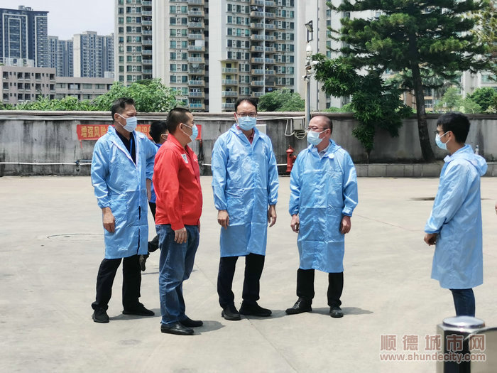 龍江鎮領導甘志宇、畢景剛帶隊開展安全檢查。.jpg