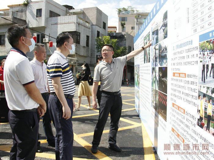 順德區副區長唐旭明一行了解沙頭社區治水經驗。.JPG