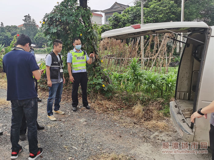 執(zhí)法組查獲一輛非法改裝流動(dòng)加油車。.png