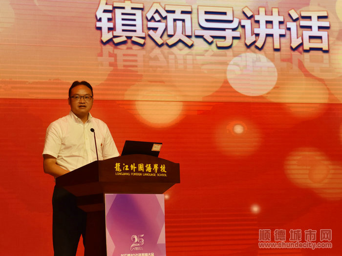龍江鎮黨委書記甘志宇向全社會鄭總承諾，強調“不辜負”！.jpg