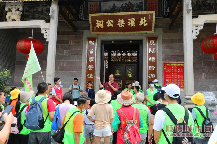 順德知名學者李健明為志愿者們導賞。.jpg