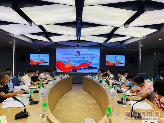 座談會上各界代表暢所欲言、建言獻策。.jpg