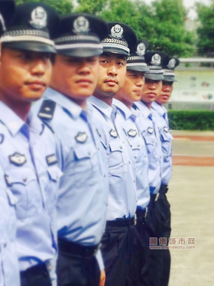 梁嘉鋮在參加隊列訓練.jpg