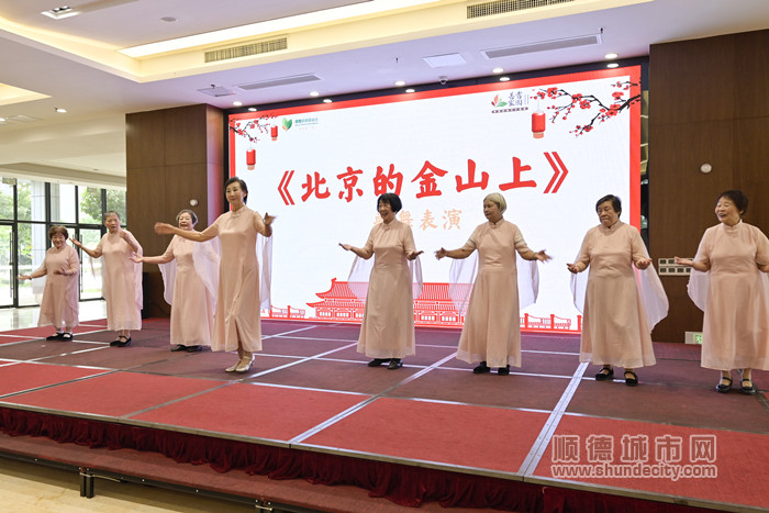長者開心迎國慶照片1_副本.jpg