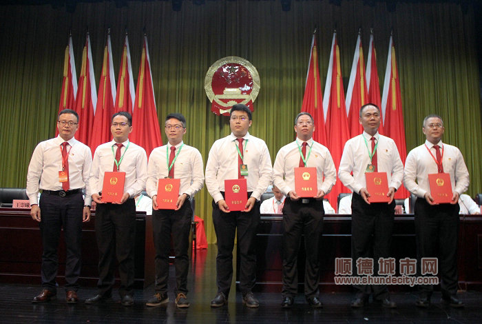 康子年、梅健泉、黃健成、胡冰、陳子軒、張政當選為北滘鎮人民政府副鎮長。.jpg