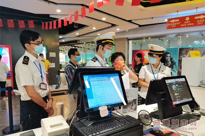 對某電影院進行監督檢查.jpg