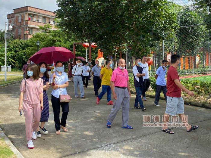北滘鎮“大巴黨校”農民教育培訓第一期，組織林頭村黨員到樂從大羅村、東平社區參觀學習水鄉環境打造模式以及優秀社會治理經驗.jpg