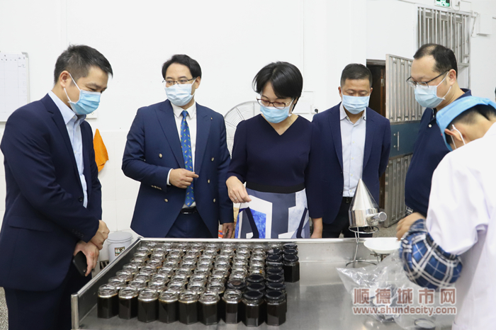 與會領導嘉賓現場參觀考察.jpg