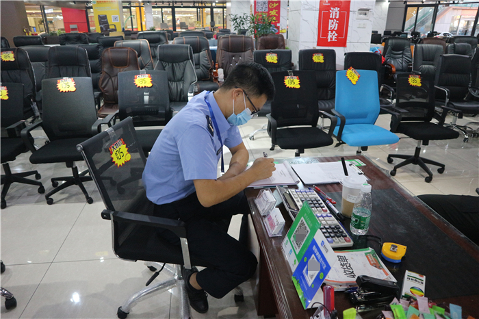 重拳出擊！樂從查處6家無照經營家具店