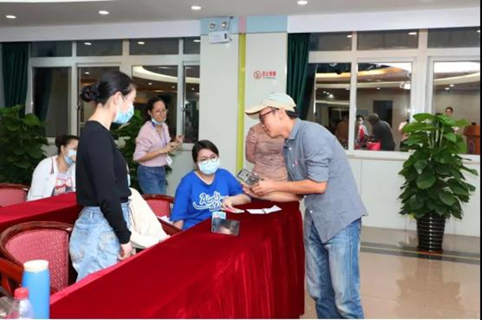 老師手把手指導攝影技巧.jpg