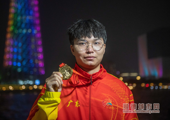 梁榮浩同學獲第46屆世界技能大賽珠寶加工項目全國選拔賽第一名，獲得“廣東青年五四獎章”。1_副本.jpg