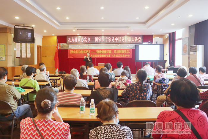 馮穎青教授團隊開展健康講座.jpg