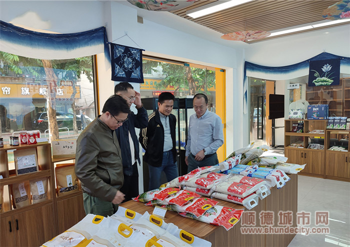 考察團(tuán)走訪佛山市康豐集團(tuán)_副本.jpg