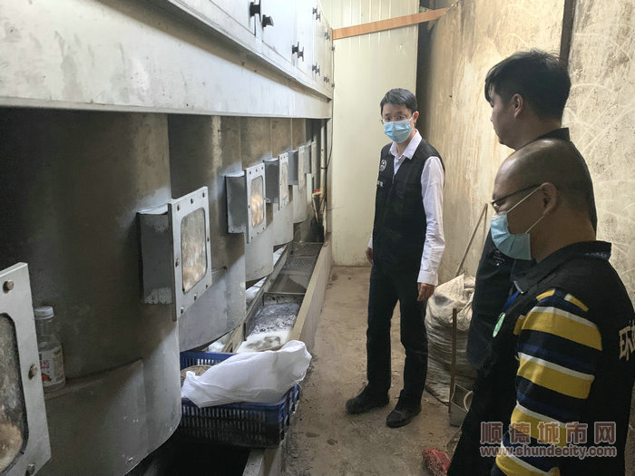 市生態(tài)環(huán)境局執(zhí)法三支隊(duì)到龍江開展結(jié)對(duì)行動(dòng)。.jpg