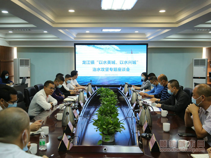 座談會(huì)上，大家積極提出意見(jiàn)建議。.JPG