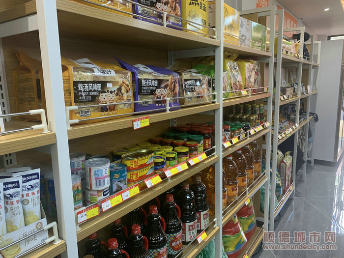 超市貨架上生活日用商品豐富_副本_1.jpg