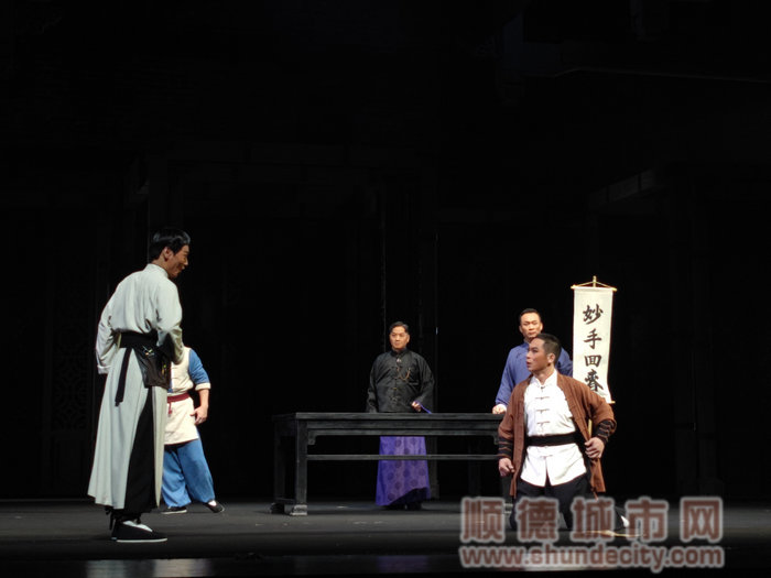 多虧鴻勝館搭救，吳勤得以逃脫地主欺壓.jpg