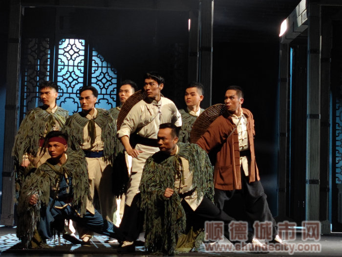 斗篷為盔，蓑以為鎧，這群鴻勝子弟戰(zhàn)斗意志高昂.jpg