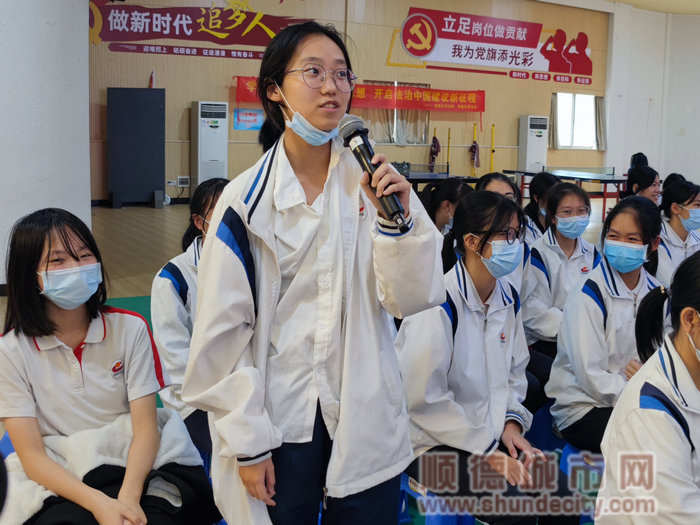 胡錦超職校學前教育同學何墁瀅談到對“早戀”問題的看法，提出了自己的見解。.jpg