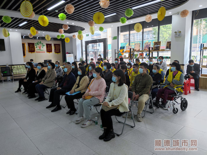 來自大良街道升平、新桂、大門、近良社區的民政主任和代表參加本次會議.jpg