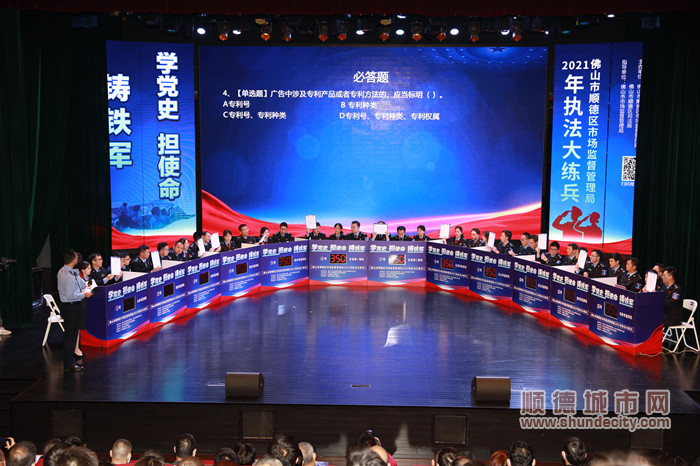 參賽隊(duì)員答題現(xiàn)場(chǎng)_副本.jpg