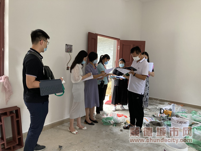 養老救助科同事、評審專家實地走訪勒流裕源社區養老服務中心_副本.jpg