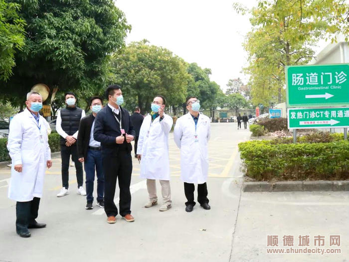 龍江鎮長伍成亮一行調研龍江醫院。.jpg