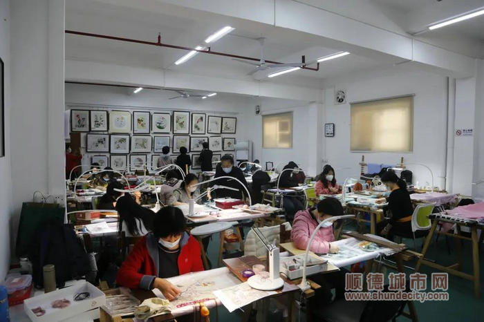 大良街道升平廣繡協會大齡再就業人員廣繡培訓班.jpg