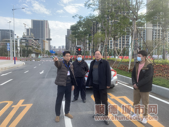 區城管執法局會同倫教綜合執法辦檢查智谷公園開放前準備工作_副本.jpg