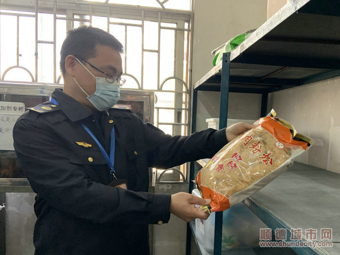 迅速檢查，第一時(shí)間保障食品安全。.jpg