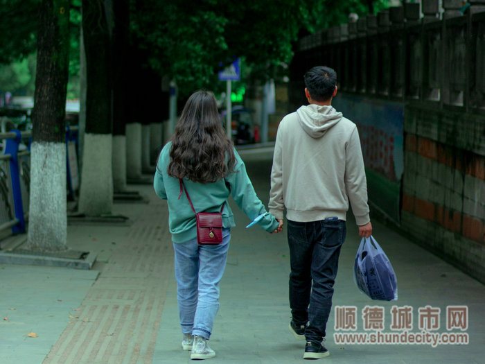 5 哪怕我們之間的距離再遠，只要能每天看見你發的動態，我就很開心了，因為我所能堅持的事情就是愛你。 （圖受訪者）.jpg