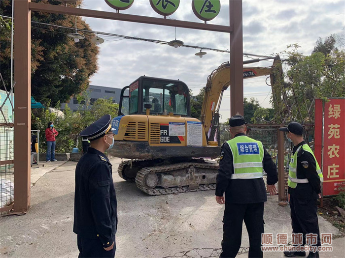 2022年2月28日上午，我股聯(lián)合多部門拆除大良街道五沙社區(qū)聯(lián)盛二街“綠苑農(nóng)莊”和“順園農(nóng)莊”飯店的行動(dòng)2 - 副本.jpg