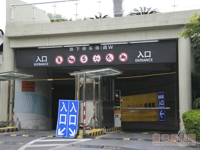 7盈信商圈停車位較充足。.JPG
