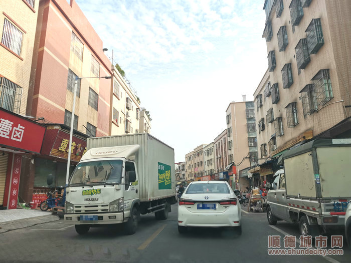 12周邊道路都較窄，會車時通行效率慢。.jpg