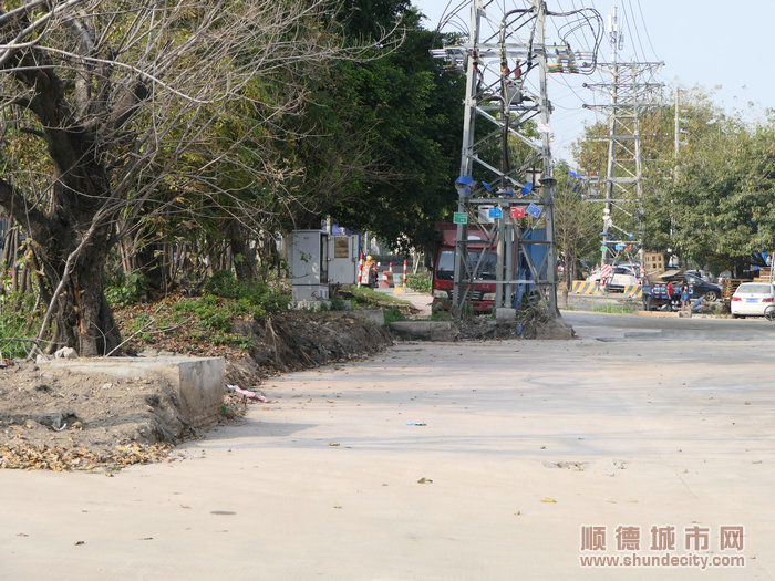 如今的百安路北段道路干凈整潔。.jpg