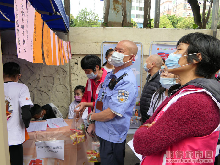 有獎問答互動游戲、垃圾分類宣傳知識、中國非遺糖畫、傳統美食讓社區居民有吃有玩！.jpg
