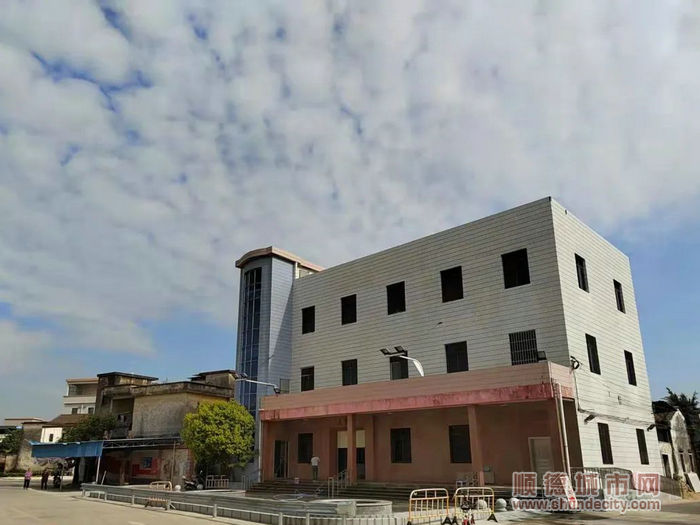 shundeplus/images/article/2022/03/10/c4d3820220310225118631947.jpg 均安新華社區黨委將閑置永豐樓改造為社區黨群活動中心。.jpg