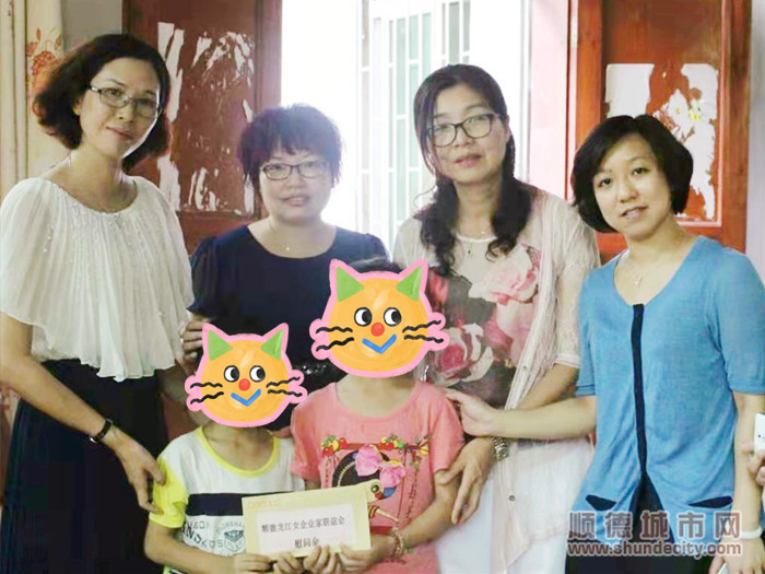 2女企業家協會代表看望小盈、小杰（化名）。.jpg