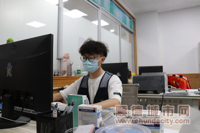 每天，譚禧樂累計摸查核實3200多條信息 - 副本_副本.jpg