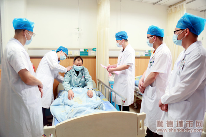 3每日查房，貼心服務每一位病人。.jpg