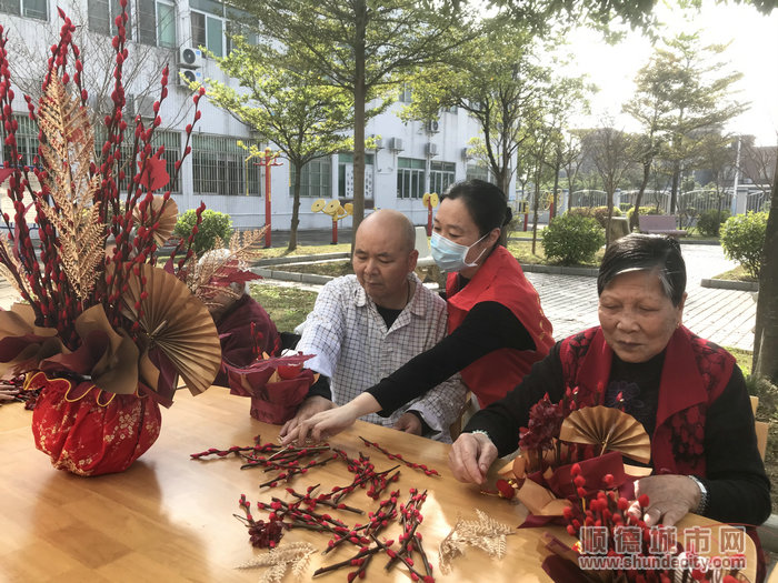均安醫(yī)養(yǎng)結(jié)合服務(wù)中心老人快樂的生活。.jpg