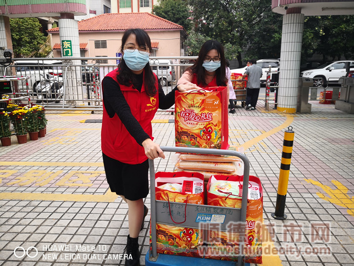 1.21派區鎮禮包到敬老院_副本.jpg