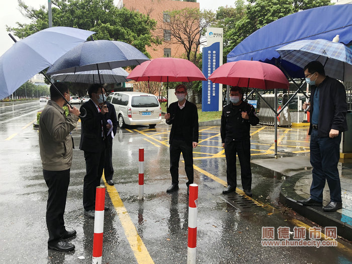 政協委員到興園小區現場督導 (3)_副本.jpg