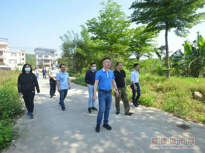 4月5日，均安鎮(zhèn)黨委書記龍仲英帶隊先后到鎮(zhèn)懷宗園、山林出入口開展疫情防控、山林防火等督查工作。.jpg