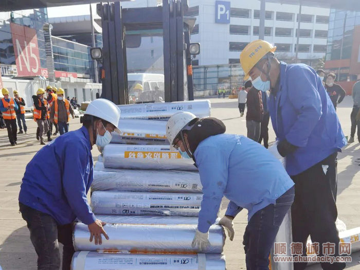 科順股份當天15點就完成方艙醫院防水施工。.jpg