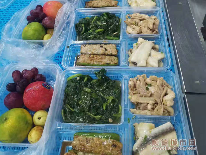 每天李康盛都需要負責7-8個點的配餐。.jpg