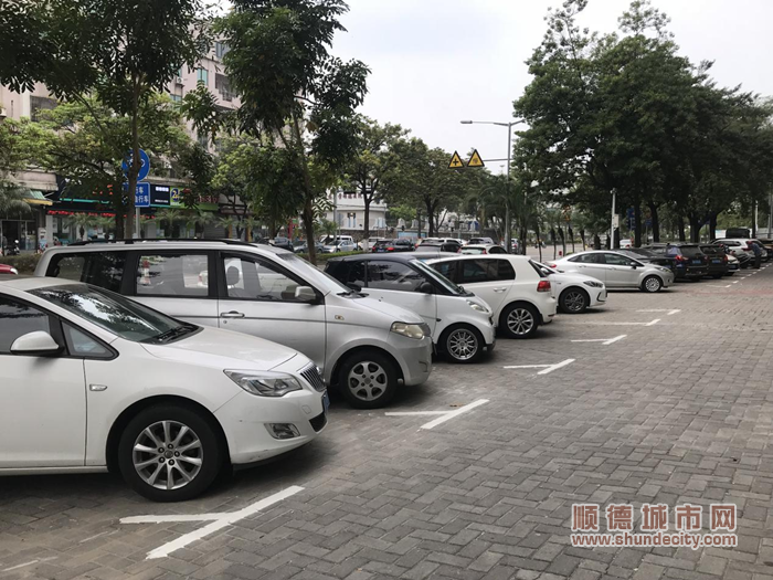 金沙大道附近商鋪門前停車位_副本.png